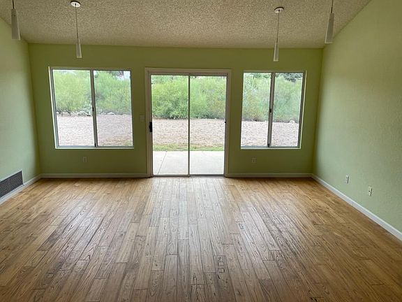 3rd image of 1430 N Leawood Pl