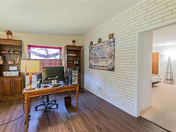 5th image of 7483 Meadowlawn Dr N