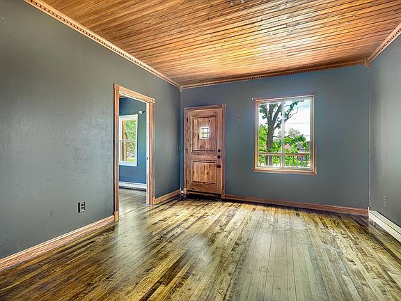 5th image of 744 N Shore Dr