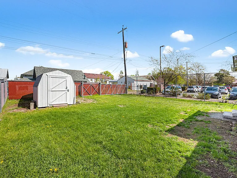 709 E Kiernan Ave — Photo 18