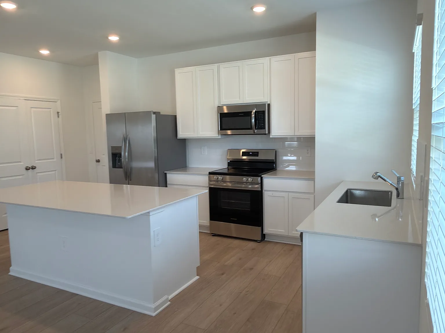 4 bed, 2071 sqft, $2,500 — Photo 3