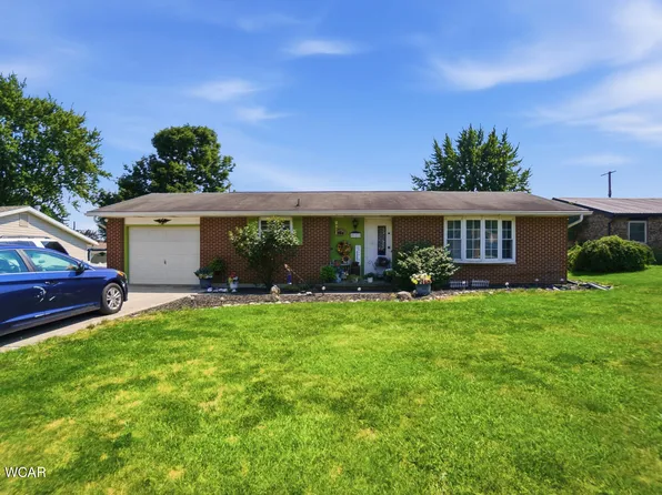 821 N Circle Dr, Wapakoneta, OH 45895