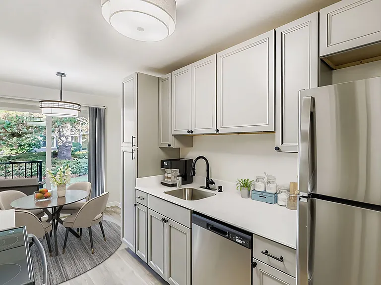 Beautifully Renovated 1 & 2 Bedroom Apartments in Lynnwood! — Photo 7