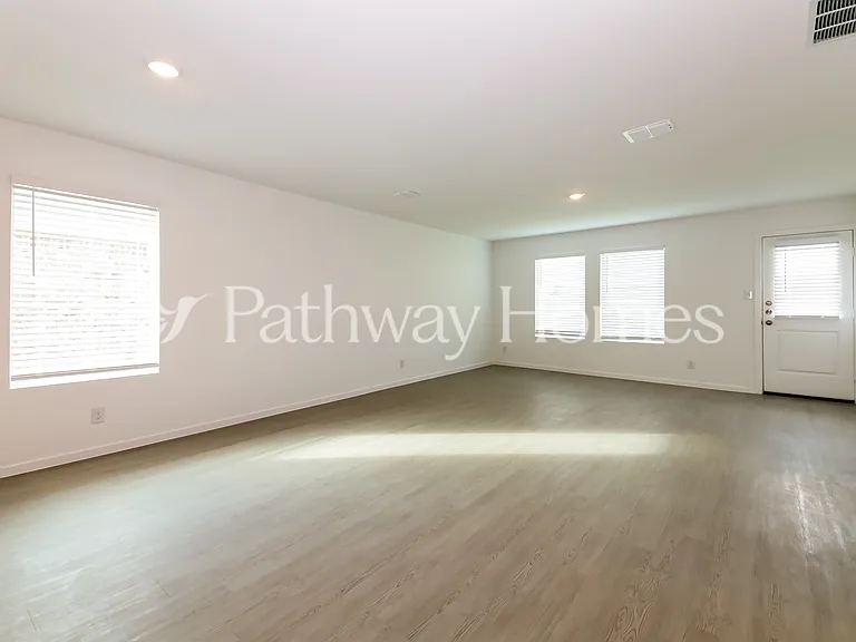 1535 Lanner Meadows Ln — Photo 2