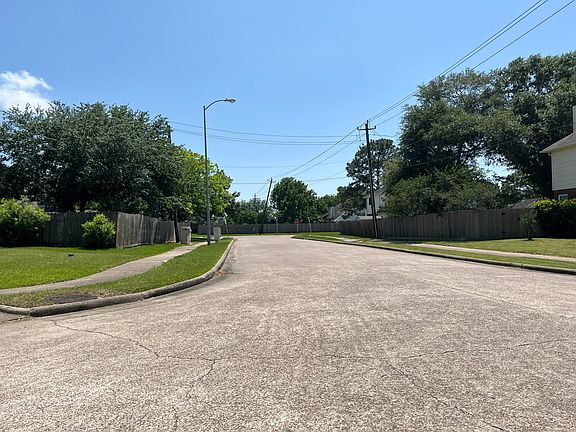 5th image of 15527 Constitution Ln