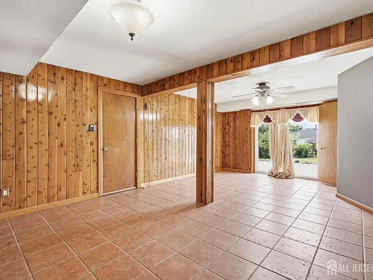 264 E George Pl — Photo 20