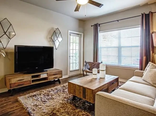 Stoneleigh Centerton Apartments