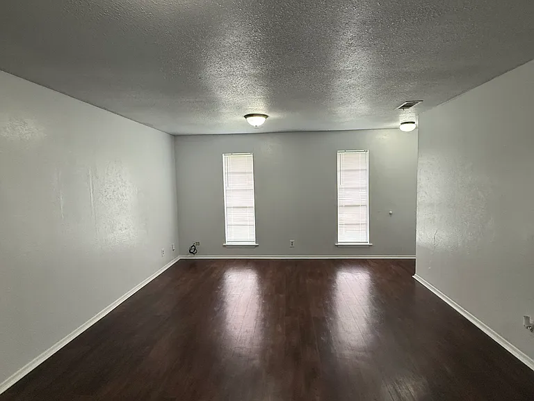 316 Nikki Dr #B — Photo 2