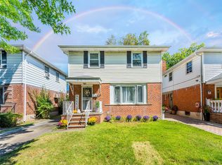 5015 199th St, Fresh Meadows, NY 11365