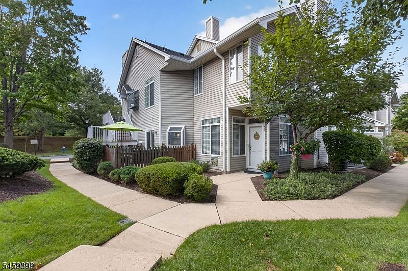 1st image of 32 Birchwood Rd