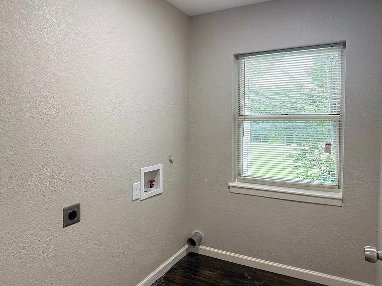 5619 Iowa St — Photo 11