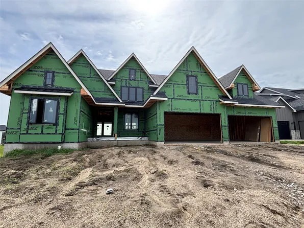 3837 NW 183rd St, Clive, IA 50325