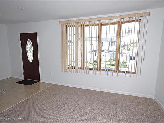 3rd image of 271 Boundary Ave