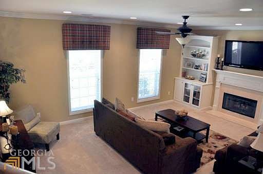 4th image of 413 Holly Brook Ln