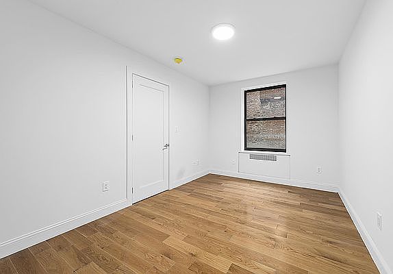 3rd image of 421 W 21st St #11F