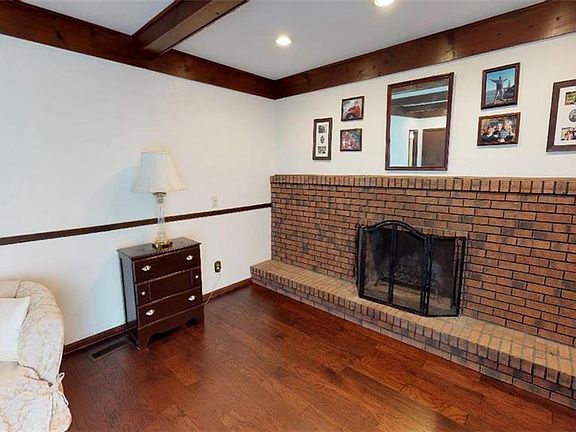 3rd image of 20749 Parkwood Ln