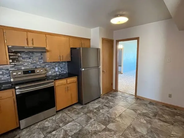 207 W 3rd St S APT 2, Newton, IA 50208