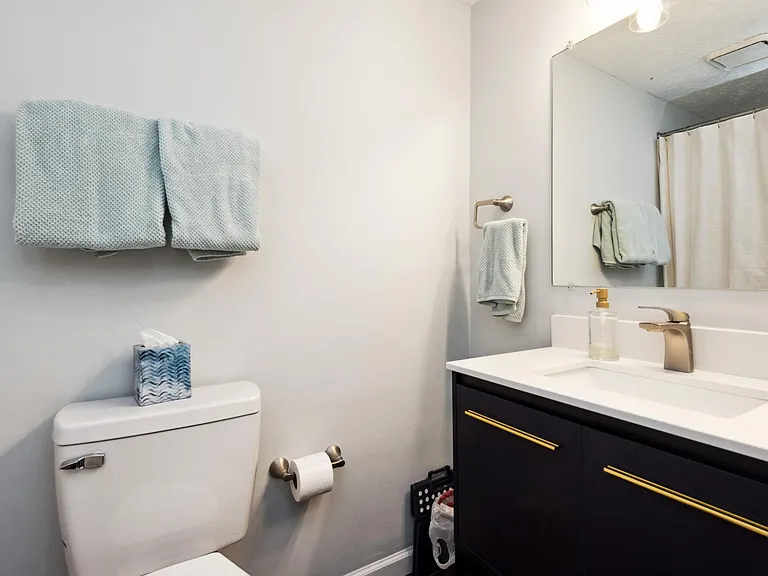 937 Marine Dr — Photo 13