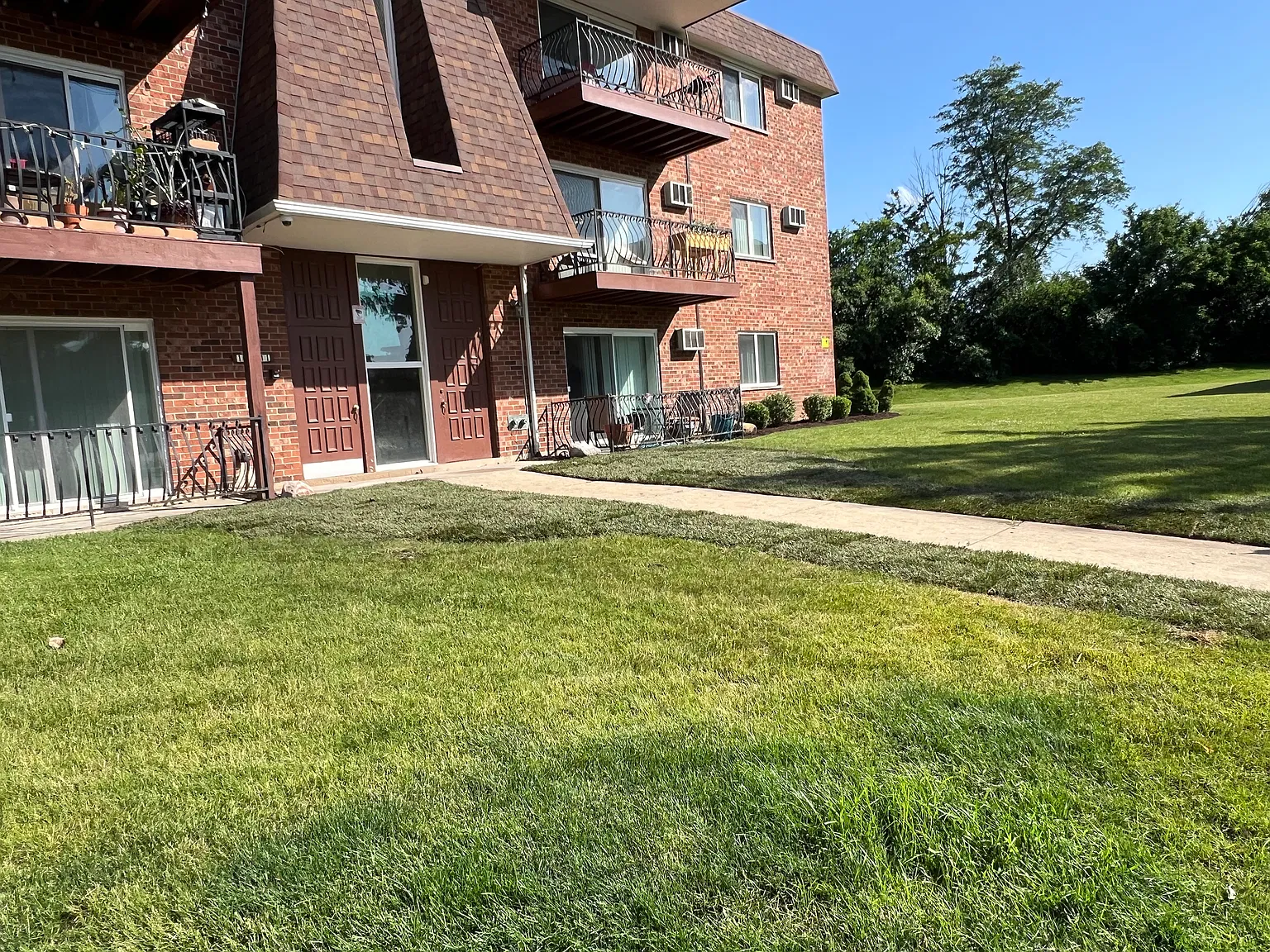 10S511 Echo Ln — Photo 1