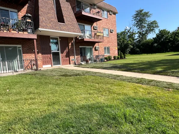 10S511 Echo Ln APT 12, Willowbrook, IL 60527