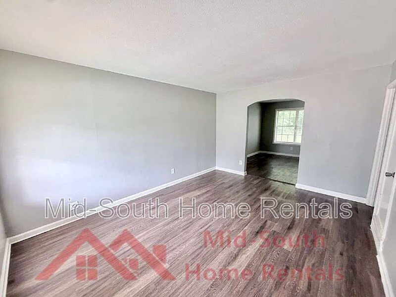 3 bed, 1.5 bath, 1160 sqft, $1,025 — Photo 4