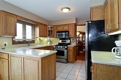 3rd image of 1909 E Burr Oak Dr