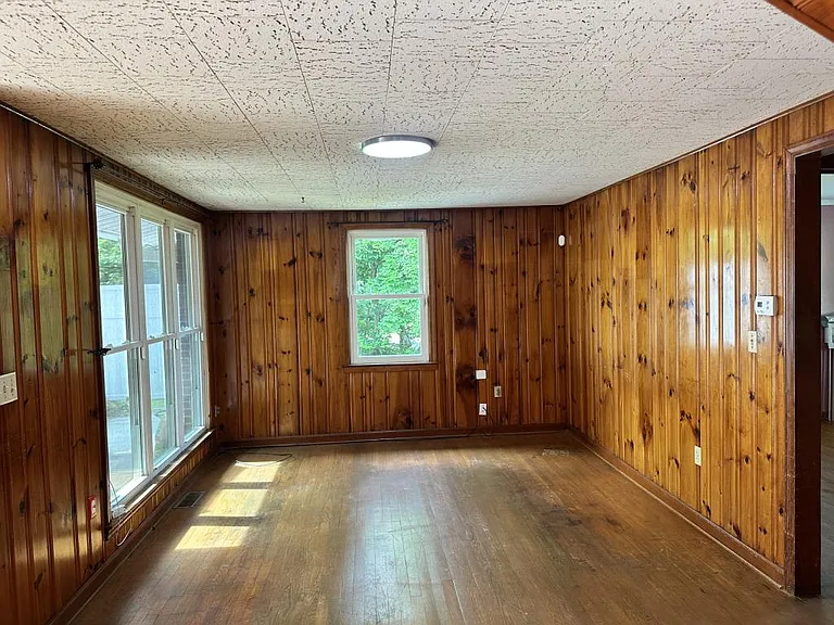 1035 Upper Brush Creek Rd — Photo 2