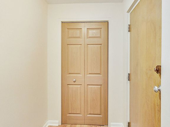 2nd image of 1333 W Touhy Ave APT 205