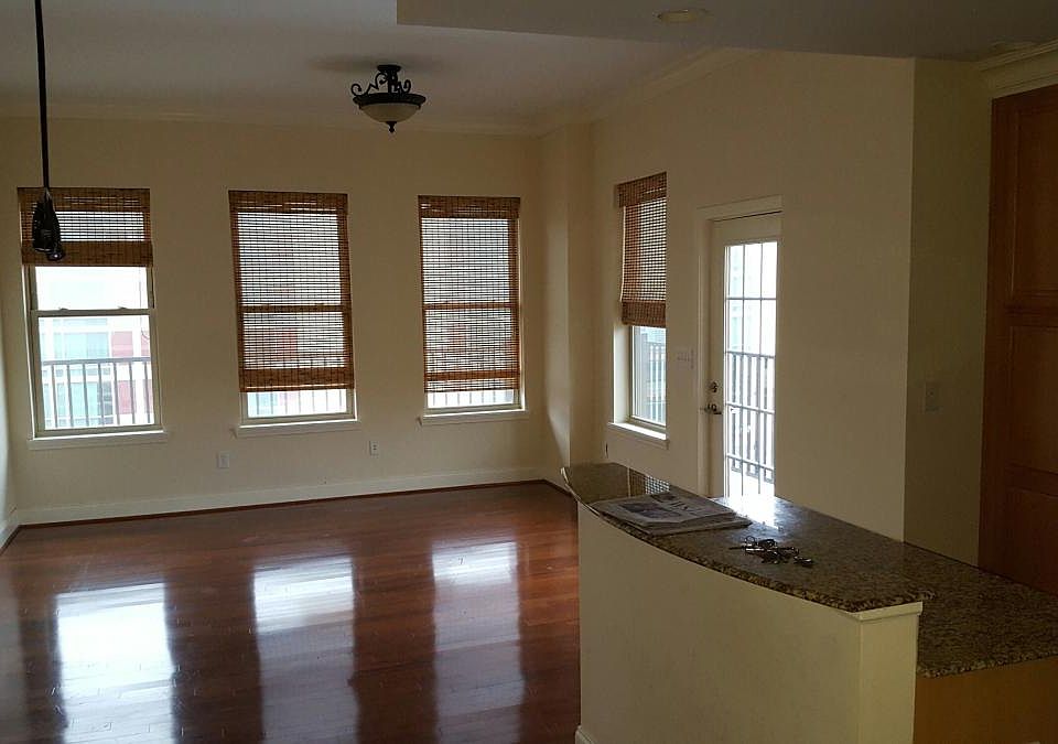 2nd image of 601 Main St APT 215
