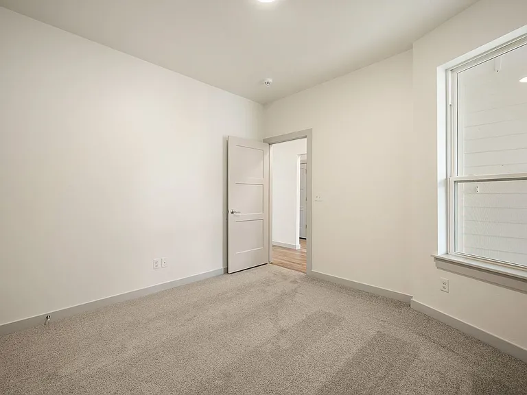4909 Misty Wood Ln — Photo 28