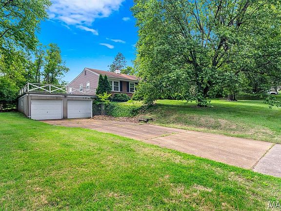 5th image of 425 Bush Dr