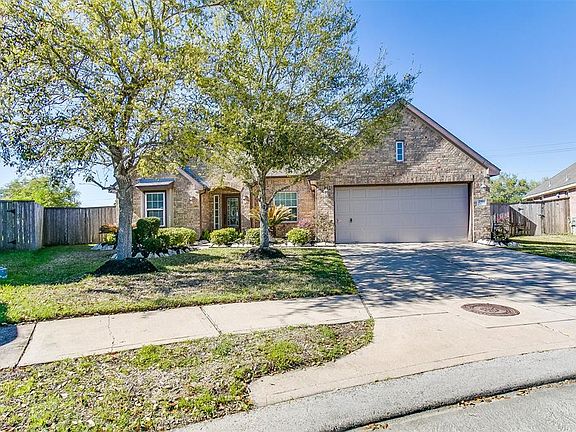 2nd image of 2911 Chinaberry Park Ln