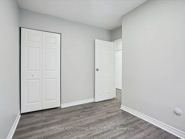 2354 Queensway Dr #2 — Photo 19
