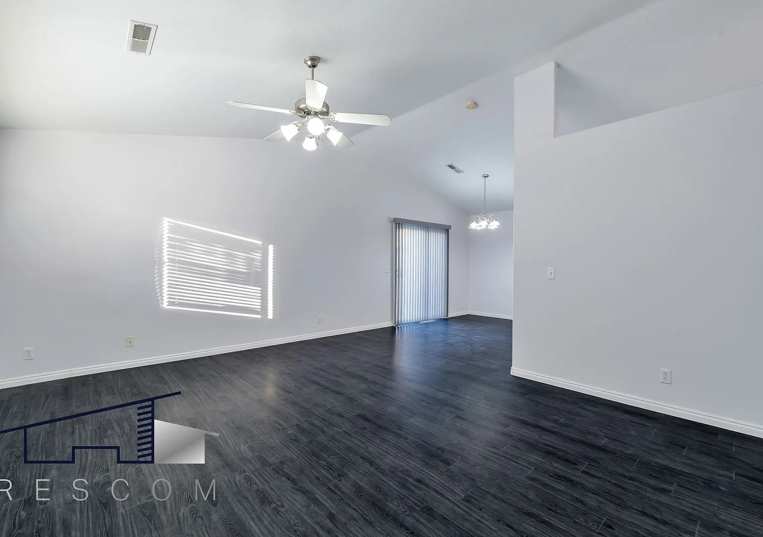 Updated Ogden 3 Bedroom 2 Bathroom Home — Photo 4