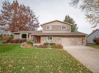 7626 Westchester Dr, Middleton, WI 53562