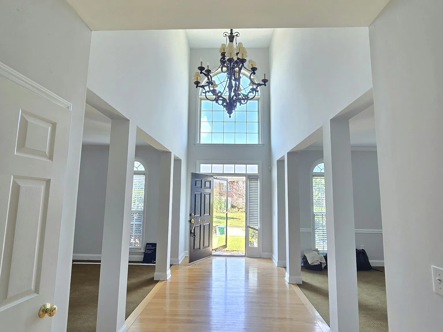 5 bed, 3.5 bath, 3900 sqft, $2,790 — Photo 2