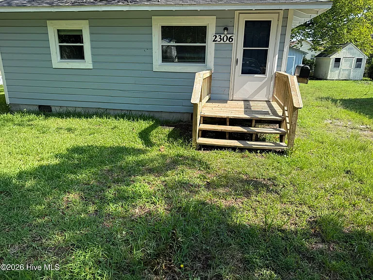 2306 Bay St — Photo 1