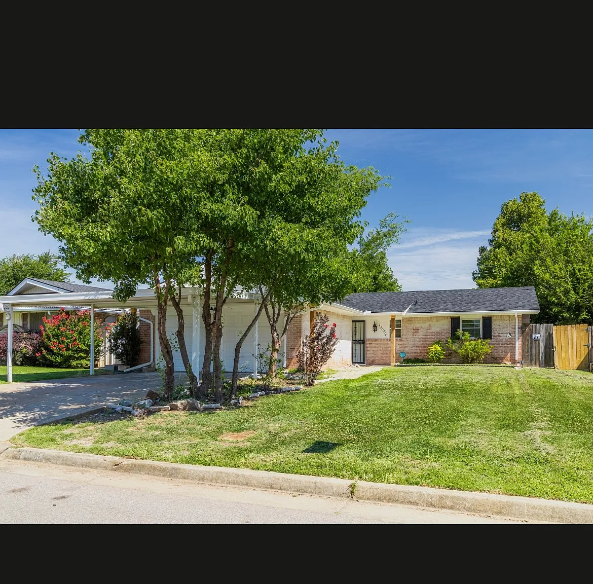3 bed, 1.5 bath, 1574 sqft, $1,550 — Photo 1