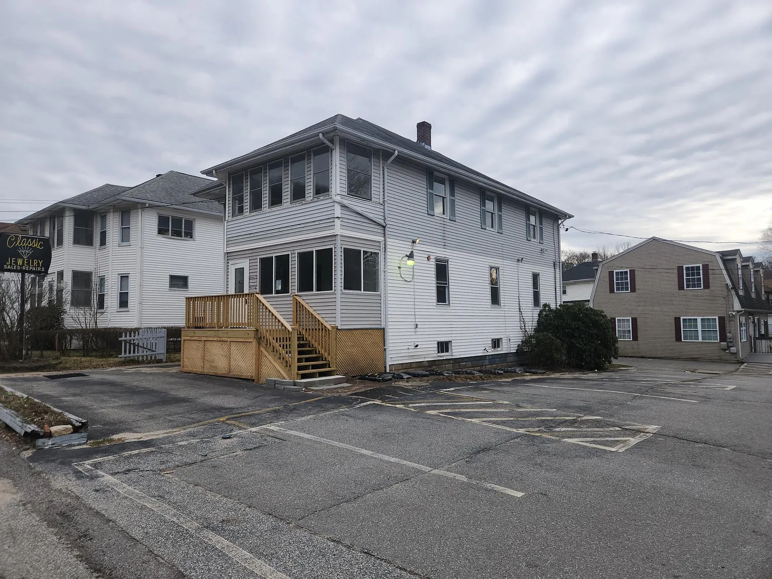 2 bed, 1050 sqft, $1,900 — Photo 1