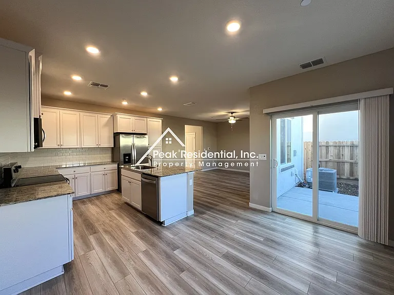 2808 Bedell St — Photo 6