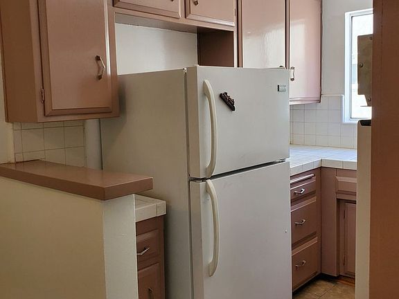 4th image of 1005 N Curson Ave #426