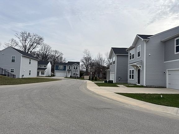 4th image of 473 Auld Farm Cir
