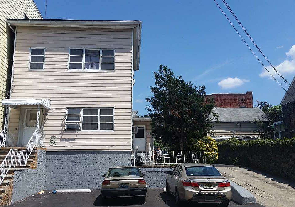 1st image of 482 Mercer St