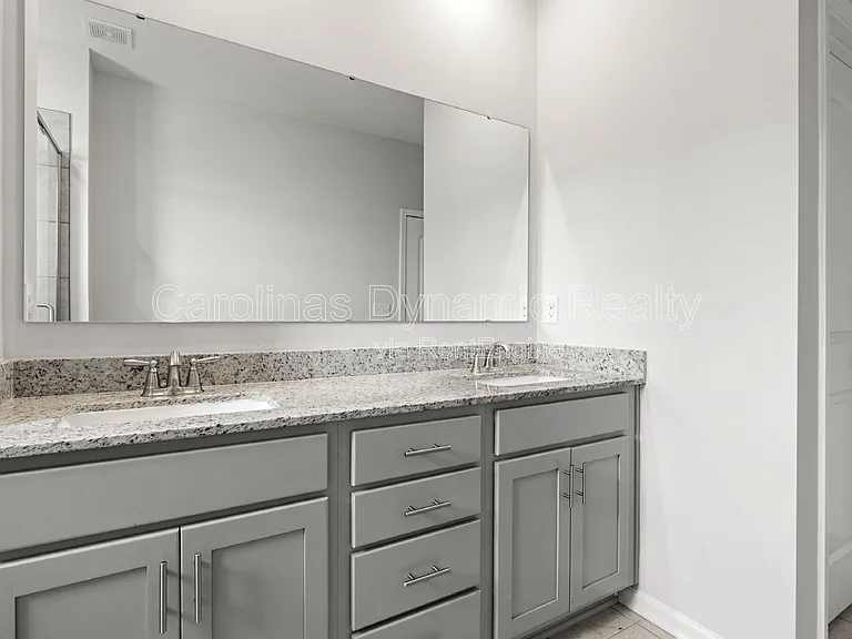 6985 Waterstone Dr — Photo 31