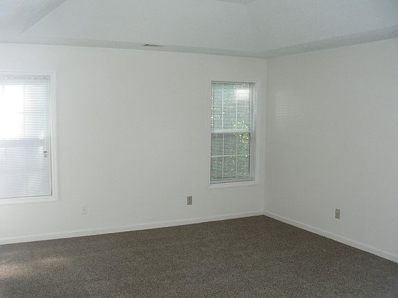 5th image of 518 Barclay Ct