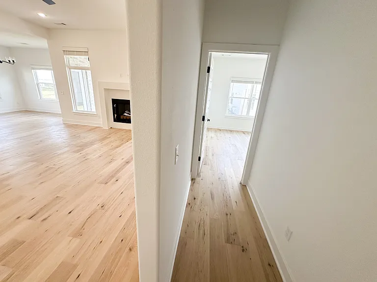 1751 W Holly St — Photo 15