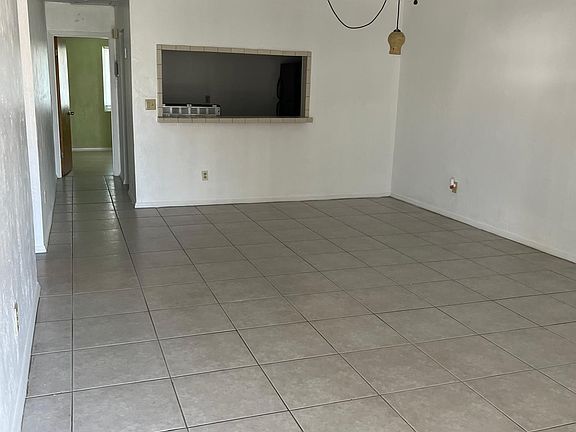3rd image of 400 Auburn Dr