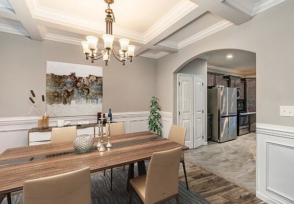 4th image of 403 Barry Dr N