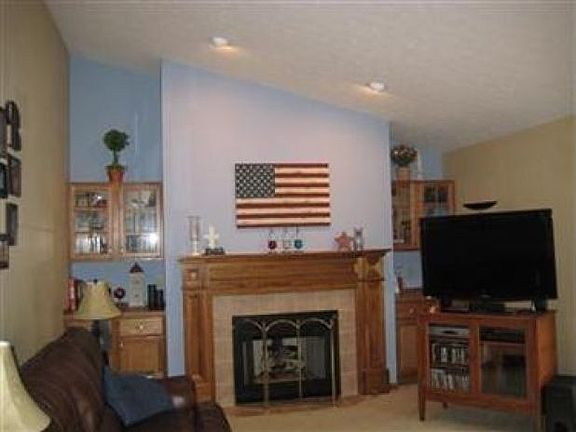 5th image of 840 Lawrence Dr