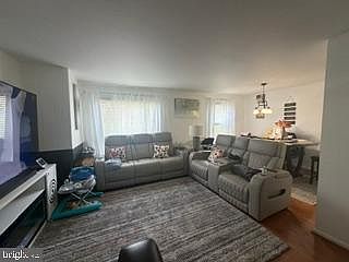 3rd image of 6925 Scotch Dr